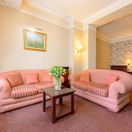 سبلينديد البوتيكي فارنا